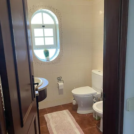 بيت للعطل Sleeps 8 With Pool & Horses الكوباسا