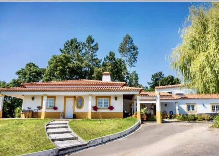 Дом отдыха Sleeps 8 With Pool & Horses *