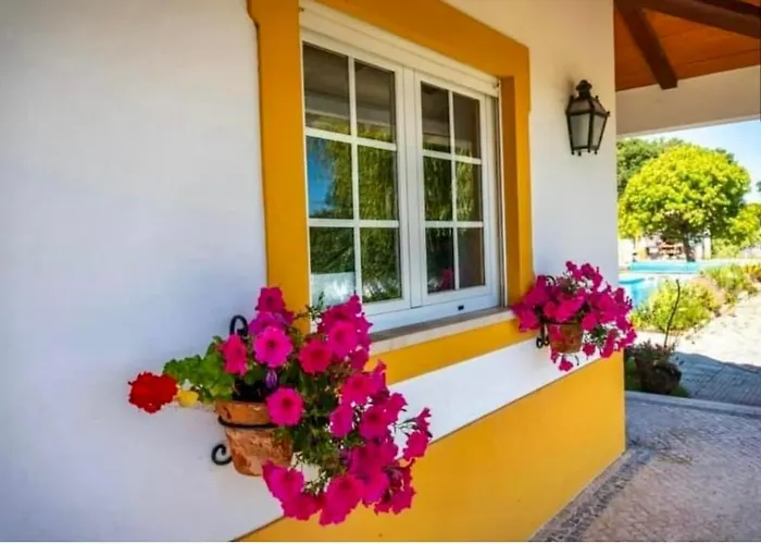 Sleeps 8 With Pool & Horses *