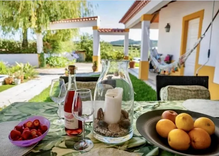 Дом отдыха Sleeps 8 With Pool & Horses *