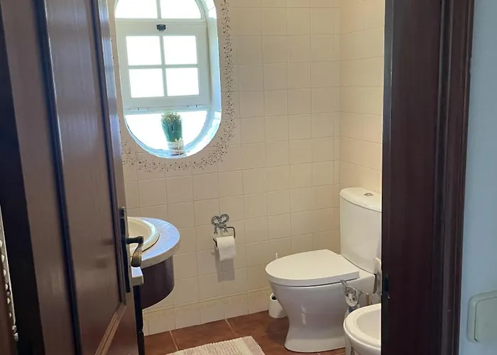 Дом отдыха Sleeps 8 With Pool & Horses Алкобаса