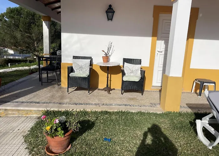 Sleeps 8 With Pool & Horses